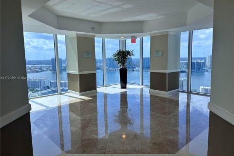 Condo in Sunny Isles Beach, Florida  № 1864974 - photo 15