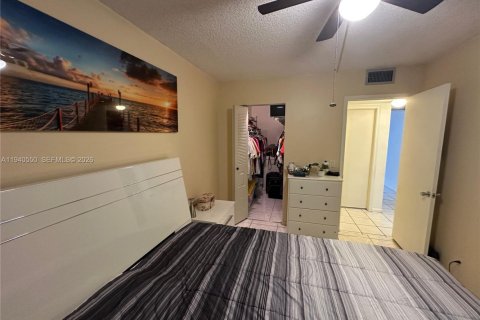 Снять в аренду кондоминиум в Пемброк-Пайнс, Флорида 2 спальни, 88.54м2, № 1998759 - фото 4