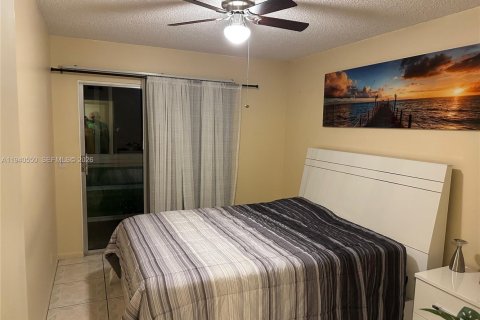 Снять в аренду кондоминиум в Пемброк-Пайнс, Флорида 2 спальни, 88.54м2, № 1998759 - фото 3
