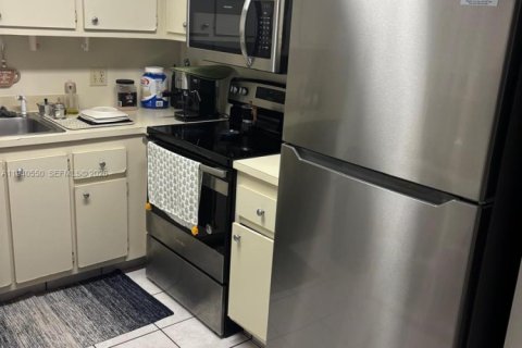 Снять в аренду кондоминиум в Пемброк-Пайнс, Флорида 2 спальни, 88.54м2, № 1998759 - фото 9