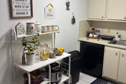 Снять в аренду кондоминиум в Пемброк-Пайнс, Флорида 2 спальни, 88.54м2, № 1998759 - фото 10