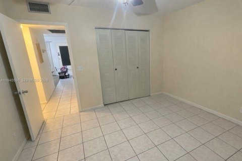 Снять в аренду кондоминиум в Пемброк-Пайнс, Флорида 2 спальни, 88.54м2, № 1998759 - фото 5