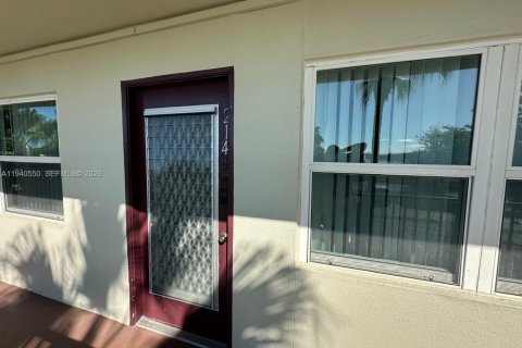 Кондоминиум с 2 спальнями в Пемброк-Пайнс, Флорида № 1998759