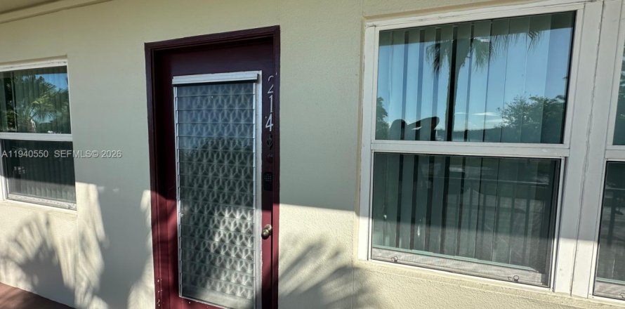 Кондоминиум с 2 спальнями в Пемброк-Пайнс, Флорида № 1998759