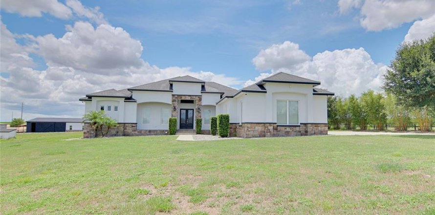 House in Dundee, Florida 5 bedrooms, 370.87 sq.m. № 1906645