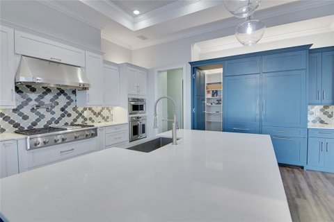 House in Dundee, Florida 5 bedrooms, 370.87 sq.m. № 1906645 - photo 22