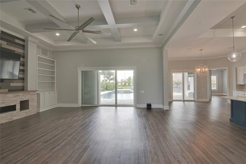 House in Dundee, Florida 5 bedrooms, 370.87 sq.m. № 1906645 - photo 14