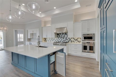House in Dundee, Florida 5 bedrooms, 370.87 sq.m. № 1906645 - photo 25