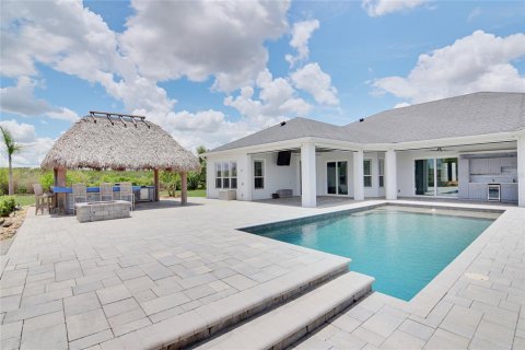 House in Dundee, Florida 5 bedrooms, 370.87 sq.m. № 1906645 - photo 2