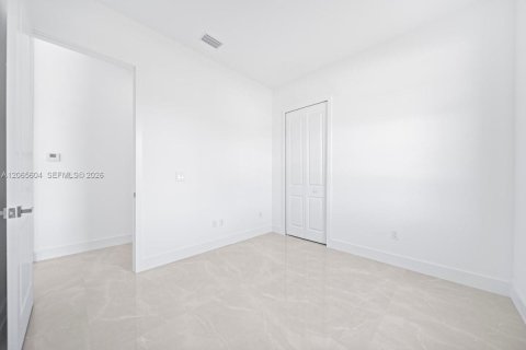 Casa en venta en Lehigh Acres, Florida, 3 dormitorios № 2278772 - foto 27
