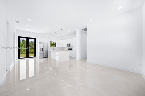 Casa en venta en Lehigh Acres, Florida, 3 dormitorios № 2278772 - foto 8