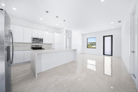 Casa en venta en Lehigh Acres, Florida, 3 dormitorios № 2278772 - foto 12