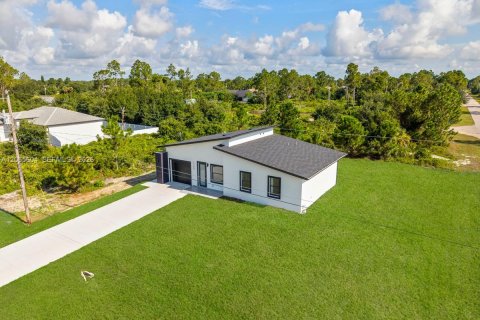 Casa en venta en Lehigh Acres, Florida, 3 dormitorios № 2278772 - foto 2