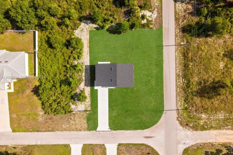 Casa en venta en Lehigh Acres, Florida, 3 dormitorios № 2278772 - foto 5