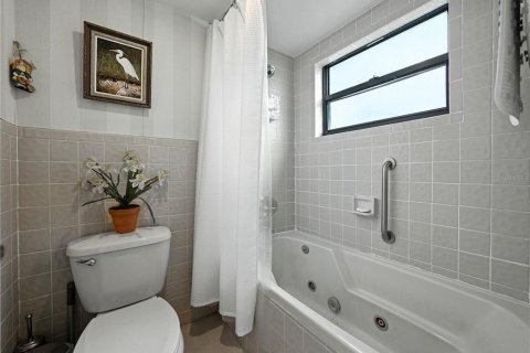 Купить кондоминиум в Лейк-Уэльс, Флорида 6 комнат, 118.91м2, № 1904307 - фото 28