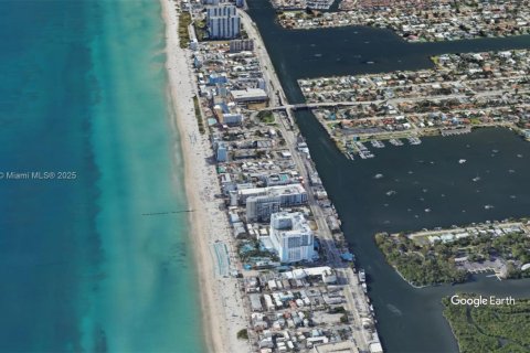 Купить кондоминиум в Холливуд, Флорида 1 спальня, 75.99м2, № 1980272 - фото 2