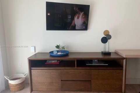 Купить кондоминиум в Холливуд, Флорида 1 спальня, 75.99м2, № 1980272 - фото 11