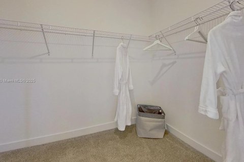 Снять в аренду таунхаус в Пемброк-Пайнс, Флорида 4 спальни, 182.27м2, № 1929712 - фото 9