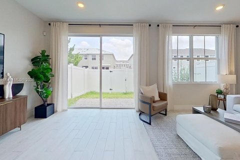 Снять в аренду таунхаус в Пемброк-Пайнс, Флорида 4 спальни, 182.27м2, № 1929712 - фото 2