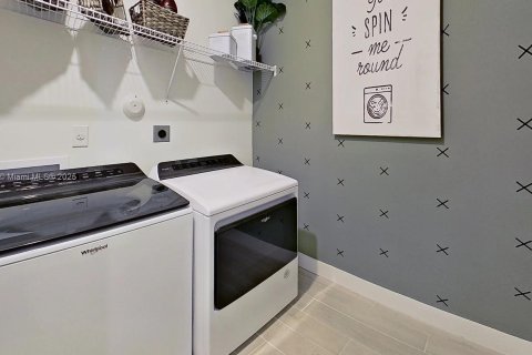 Снять в аренду таунхаус в Пемброк-Пайнс, Флорида 4 спальни, 182.27м2, № 1929712 - фото 10