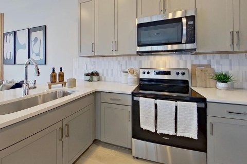 Снять в аренду таунхаус в Пемброк-Пайнс, Флорида 4 спальни, 182.27м2, № 1929712 - фото 4