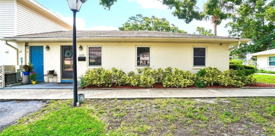 Condominio en Pinellas Park, Florida, 3 dormitorios № 2222250