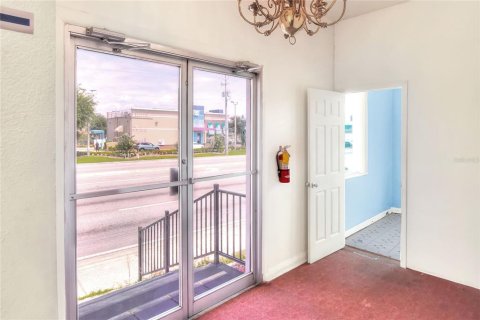 Immobilier commercial à louer à Winter Haven, Floride: 432 m2 № 2102920 - photo 8