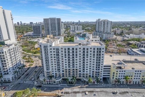 Купить кондоминиум в Холливуд, Флорида 1 спальня, 73.86м2, № 2056986 - фото 2