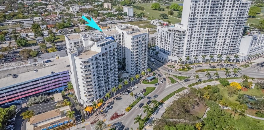 Кондоминиум с 1 спальней в Холливуд, Флорида № 2056986