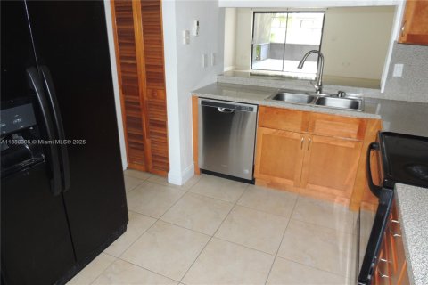 Touwnhouse à louer à Doral, Floride: 2 chambres, 129.32 m2 № 1930727 - photo 4