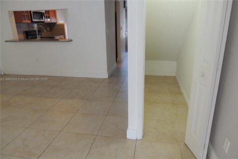 Touwnhouse à louer à Doral, Floride: 2 chambres, 129.32 m2 № 1930727 - photo 10