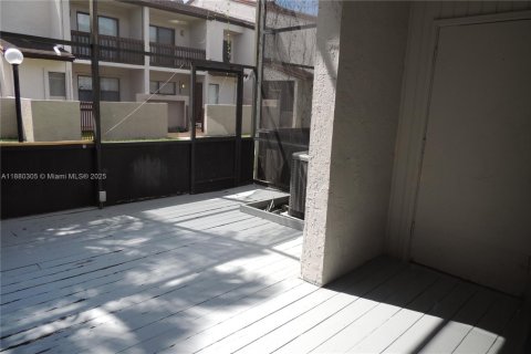 Adosado en alquiler en Doral, Florida, 2 dormitorios, 129.32 m2 № 1930727 - foto 9