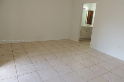 Touwnhouse à louer à Doral, Floride: 2 chambres, 129.32 m2 № 1930727 - photo 12