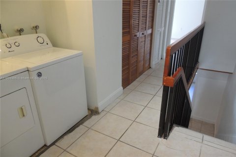 Touwnhouse à louer à Doral, Floride: 2 chambres, 129.32 m2 № 1930727 - photo 17