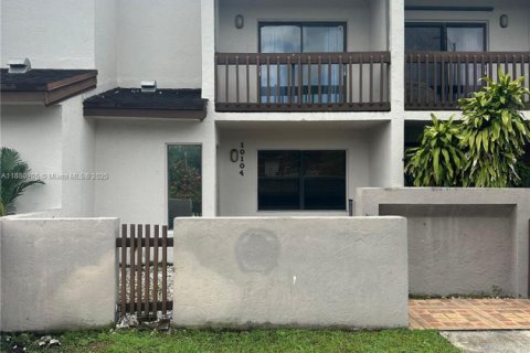 Townhouse in Doral, Florida 2 bedrooms, 129.32 sq.m. № 1930727 - photo 1