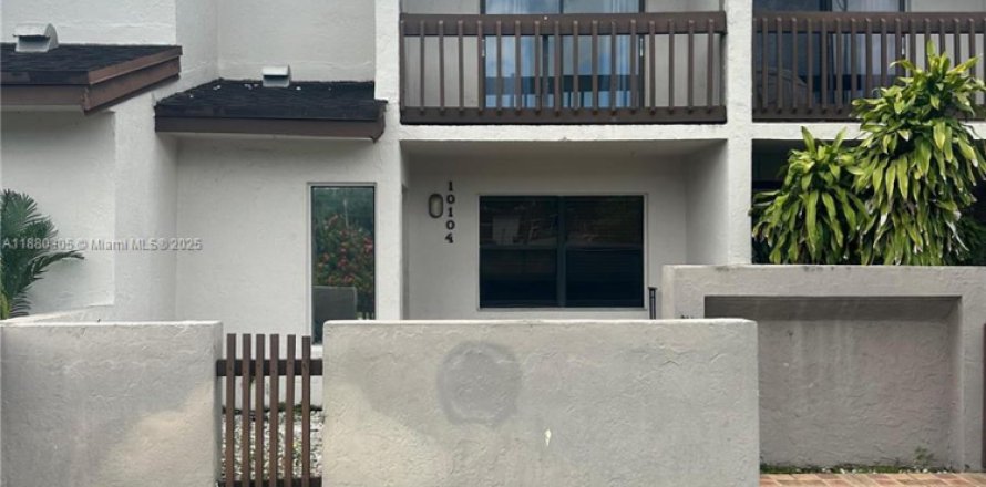 Townhouse in Doral, Florida 2 bedrooms, 129.32 sq.m. № 1930727