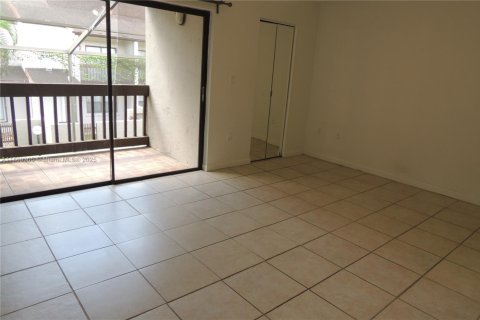 Touwnhouse à louer à Doral, Floride: 2 chambres, 129.32 m2 № 1930727 - photo 11