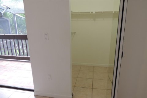 Touwnhouse à louer à Doral, Floride: 2 chambres, 129.32 m2 № 1930727 - photo 15
