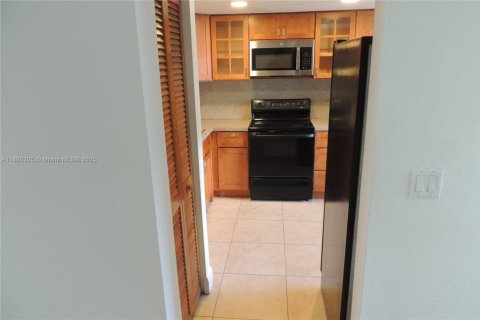Touwnhouse à louer à Doral, Floride: 2 chambres, 129.32 m2 № 1930727 - photo 3