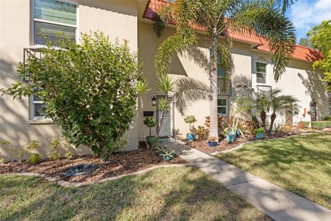 Townhouse in Dunedin, Florida 3 bedrooms, 141.95 sq.m. № 2113506