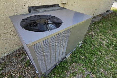 Casa en venta en Fort Lauderdale, Florida, 3 dormitorios, 108.42 m2 № 1747878 - foto 24