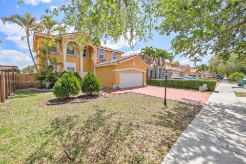 Снять в аренду виллу или дом в Майами, Флорида 5 спален, 220.92м2, № 1957547 - фото 2