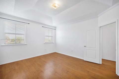 Снять в аренду виллу или дом в Майами, Флорида 5 спален, 220.92м2, № 1957547 - фото 21