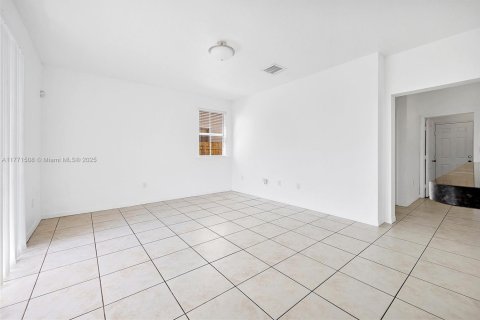 Снять в аренду виллу или дом в Майами, Флорида 5 спален, 220.92м2, № 1957547 - фото 8