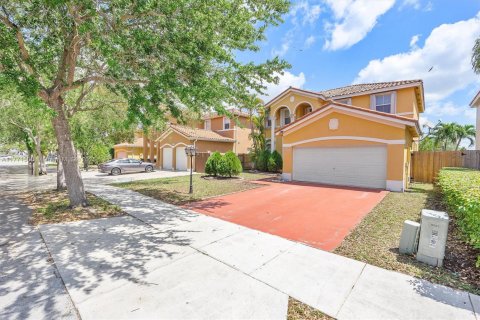 Снять в аренду виллу или дом в Майами, Флорида 5 спален, 220.92м2, № 1957547 - фото 3