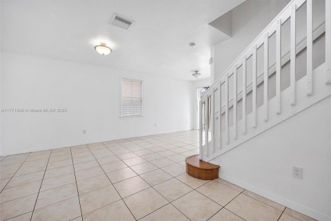 Снять в аренду виллу или дом в Майами, Флорида 5 спален, 220.92м2, № 1957547 - фото 11