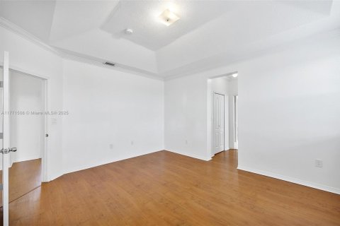 Снять в аренду виллу или дом в Майами, Флорида 5 спален, 220.92м2, № 1957547 - фото 22