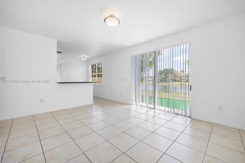 Снять в аренду виллу или дом в Майами, Флорида 5 спален, 220.92м2, № 1957547 - фото 9