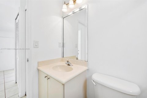 Снять в аренду виллу или дом в Майами, Флорида 5 спален, 220.92м2, № 1957547 - фото 14