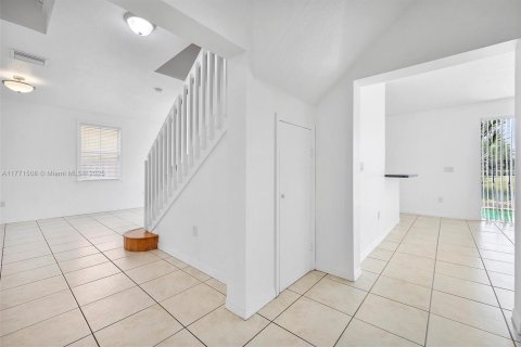 Снять в аренду виллу или дом в Майами, Флорида 5 спален, 220.92м2, № 1957547 - фото 17